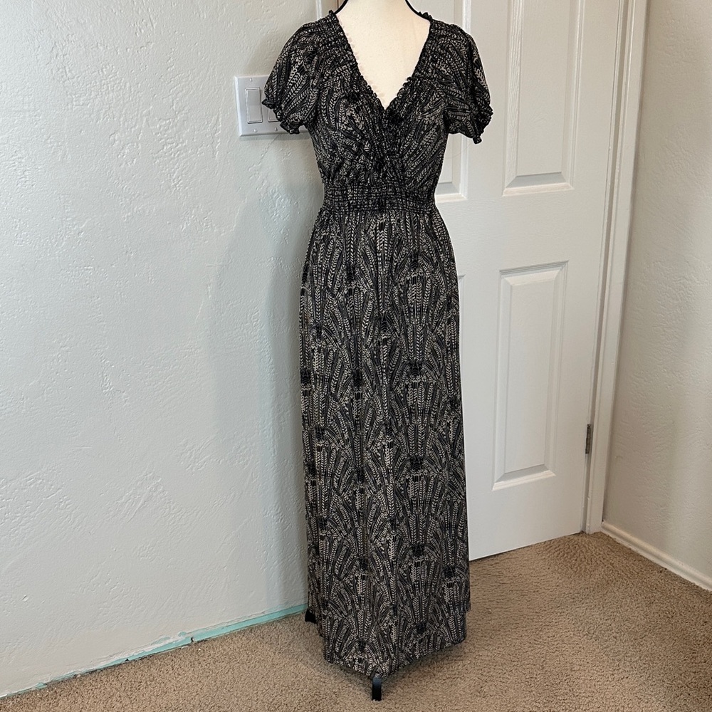 Black and White Maxi Dress, short ruffle sleeve.  Long & flattering!